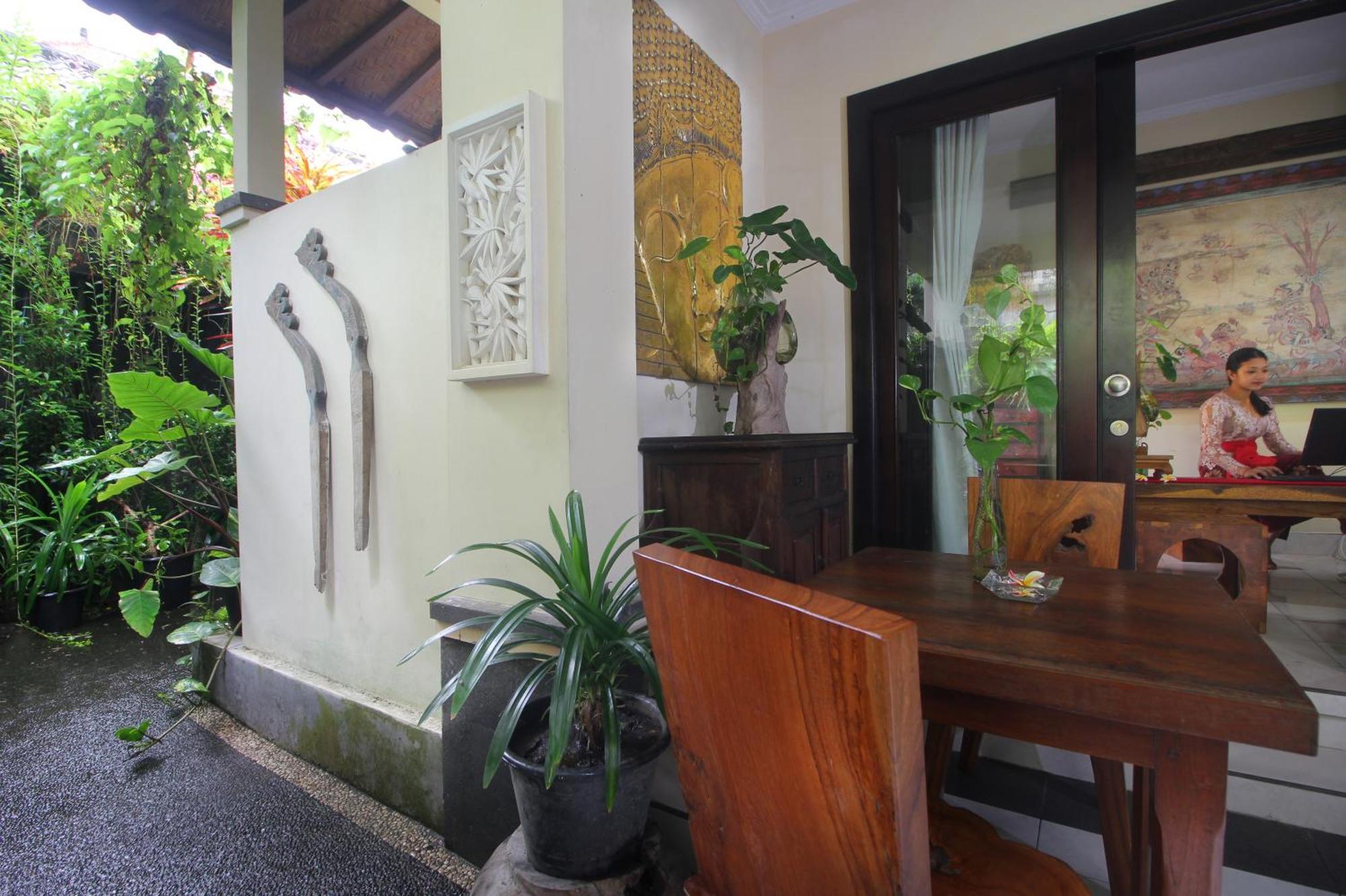 Sari Gong Guest House, A Trishula Collection Ubud Exteriör bild