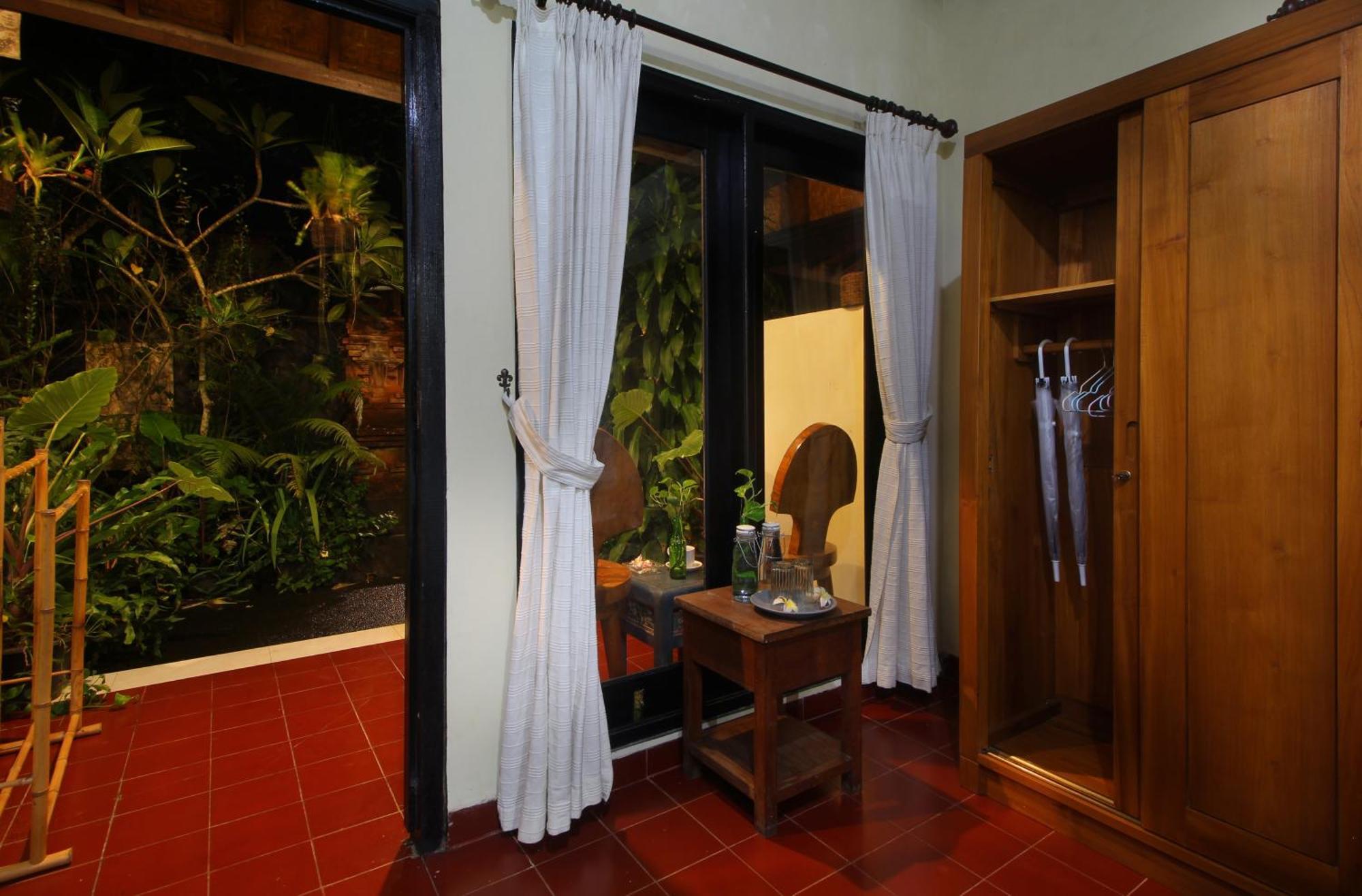 Sari Gong Guest House, A Trishula Collection Ubud Exteriör bild